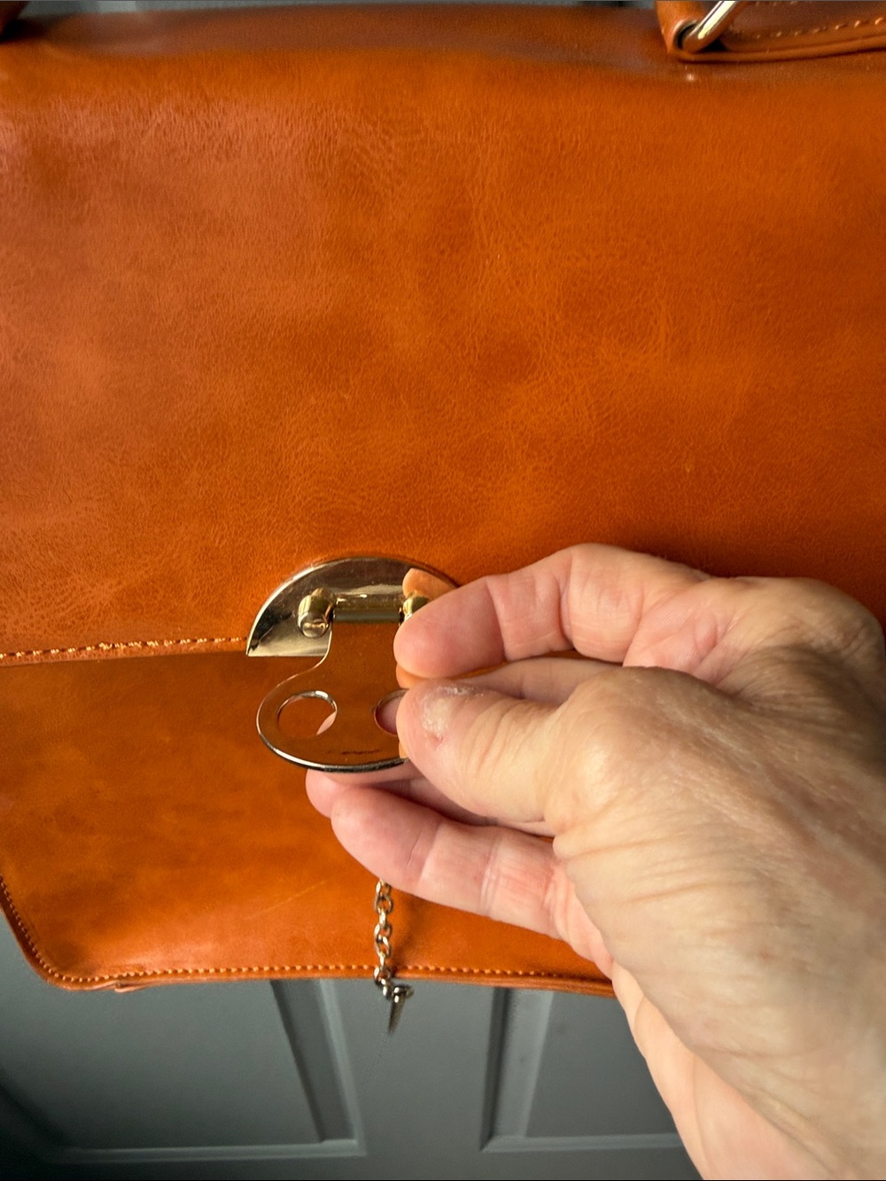 Vintage Tan Leather Crossbody Satchel -Bags - Picture 4 of 16